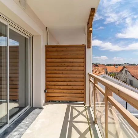 3* à 50m De L'océan, 5 Pers, Clim, Wifi, Parking - - Fr-1-50-116 Apartment *
